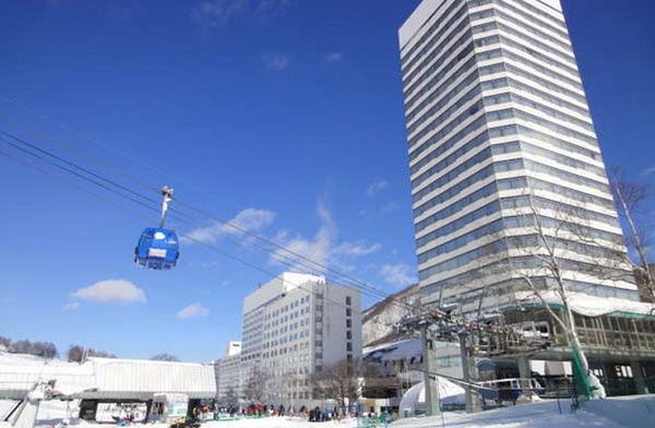 【往復新幹線指定席で行く】「苗場プリンスホテル」2号館 2泊3日【滞在中リフト券付】!レンタルセット&ウェア付【翌朝食付】1